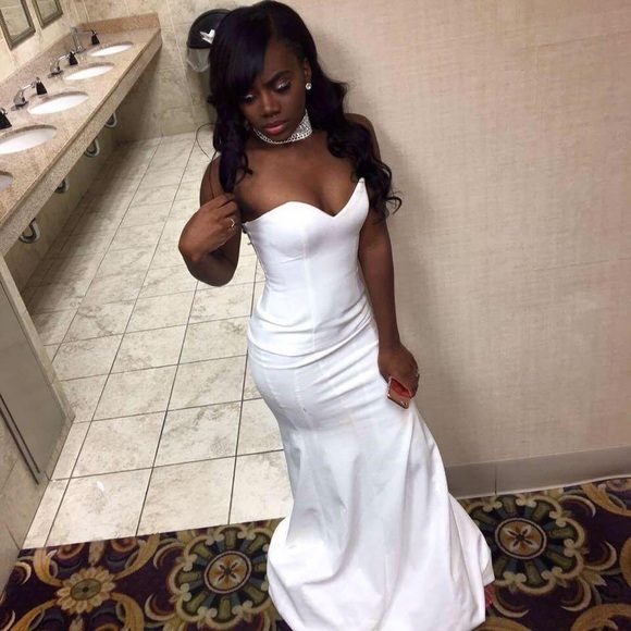 White dress - Picture 3 of 6